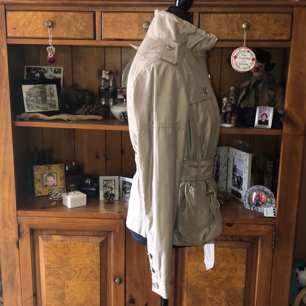 Beautiful Lightweight Spring Jacket / Rain Coat - image 2